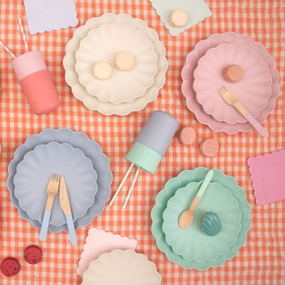 Meri-Meri Meri Meri Small Pink Reusable Bamboo Plates (Pack Of 6) - Image 4